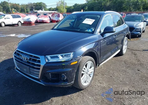 2018 Audi Q5 2.0T Premium/2.0T Tech Premium z USA, uszkodzony, nr VIN WA1CNAFY7J2102428